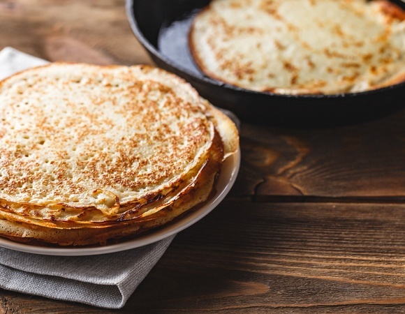 Сменила сковороду — блины перестали рваться: можно жарить и жарить, плита не успеет остыть 