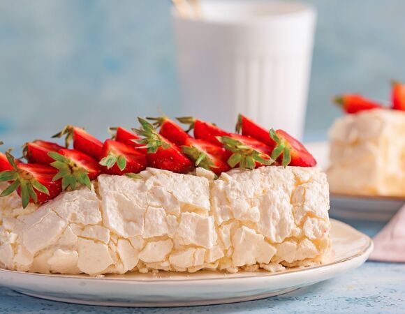 Думала, что меренговый рулет сделать дома слишком сложно, как же я ошибалась! Всего 6 шагов — навстречу воздушному десерту