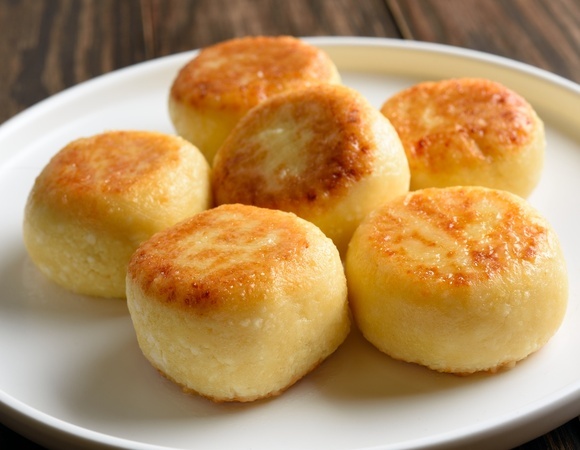 Размораживать или нет? Шеф-повар раскрыл секрет жарки сырников: "Я отношусь к ним как к стейку"