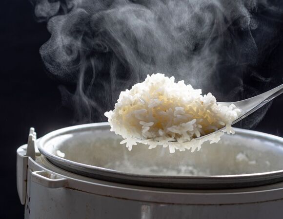 Не всякий рис подойдет для рисоварки: шеф-повар перечислила виды, которые надо готовить "по старинке"