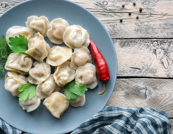 Пельмени не для всех: диетолог назвала 4 категории людей, которым противопоказан этот продукт 