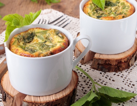 Разбиваю яйца в кружку — через 5 минут готов горячий омлет: даже вечно опаздывающие успеют позавтракать