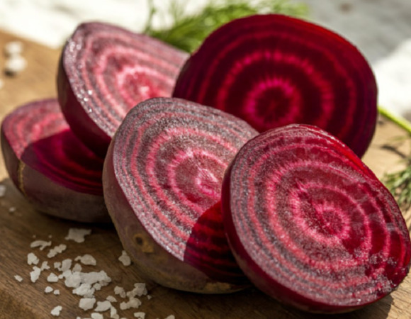 Забудьте про косметику: как свекла красит щеки и очищает кожу изнутри — научное объяснение