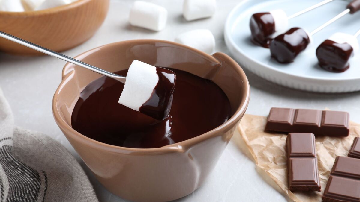 Сладко празднуем День шоколадного фондю 5 февраля: учимся делать густой и приятный десерт вместе с "Едим Дома"