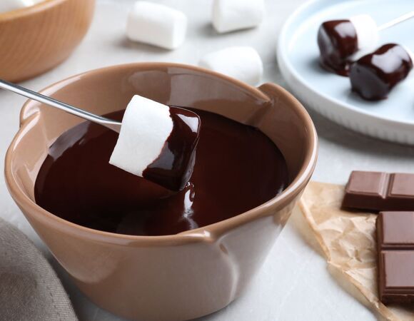 Сладко празднуем День шоколадного фондю 5 февраля: учимся делать густой и приятный десерт вместе с "Едим Дома"