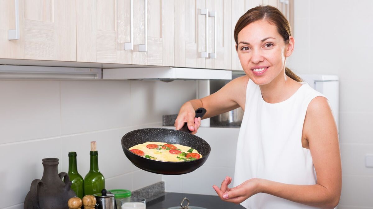 Теледоктор Мясников призвал готовить дома, чтобы избежать болезней и ожирения: "Пока не превратились в желеобразных"