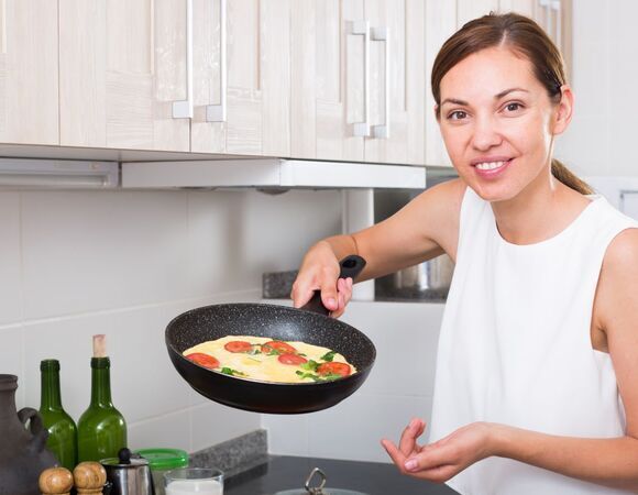 Теледоктор Мясников призвал готовить дома, чтобы избежать болезней и ожирения: "Пока не превратились в желеобразных"