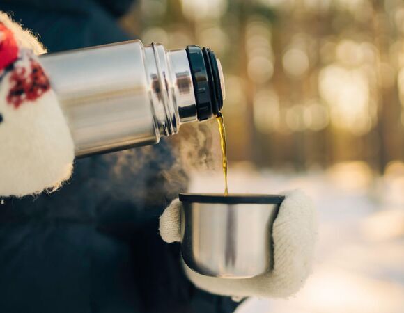 Термос и термокружка — не одно и то же: инфекционист объяснил, какой вид посуды безопаснее