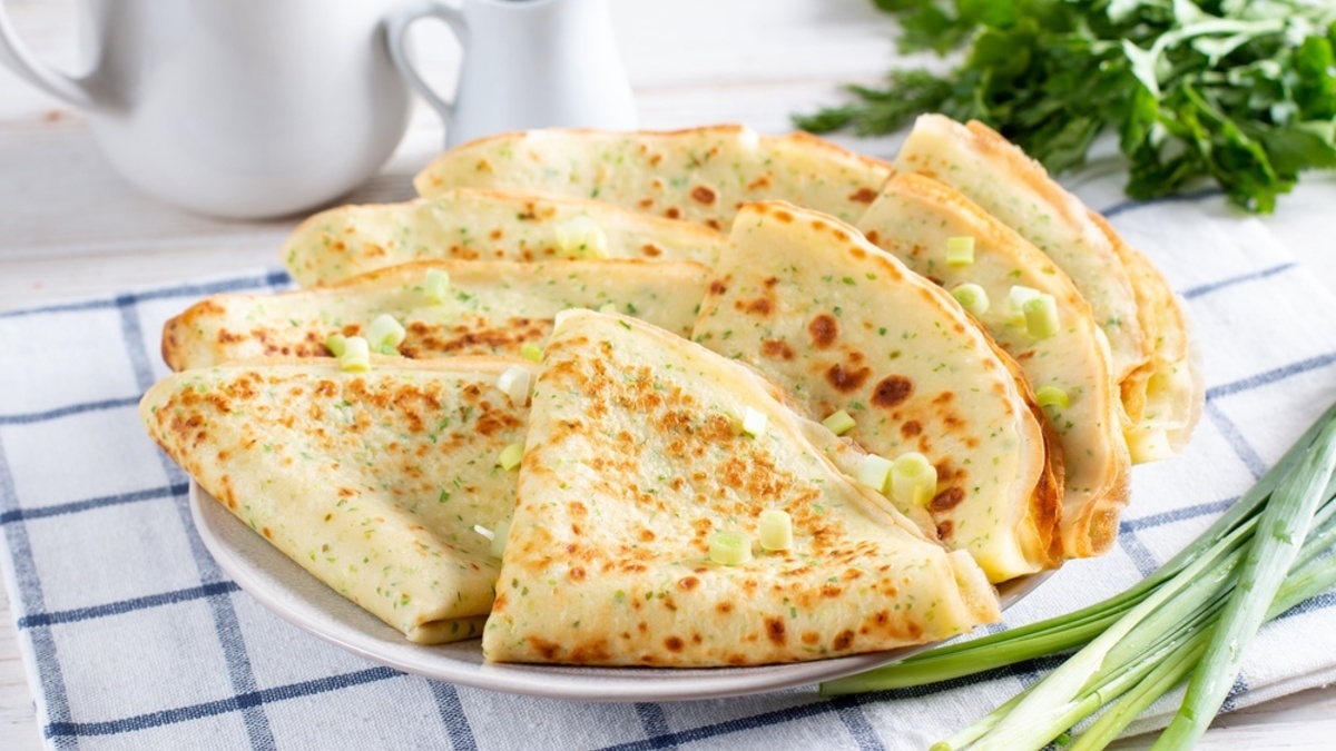 Перестала фаршировать блины — замешиваю начинку прямо в тесто: стопку не собрать, ведь все съедают с пылу с жару 