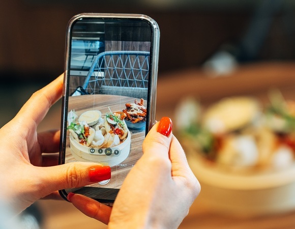 О чем говорят ногти: как услышать и исправить сигналы дефицита витаминов