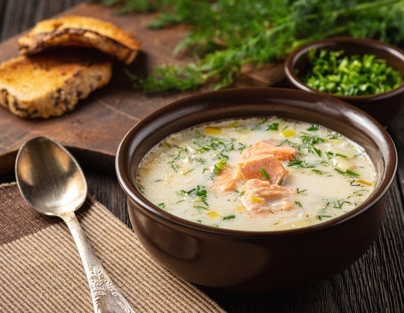 Сразу становится теплее, когда готовлю этот сливочный суп с рыбой: только с ним переживаем морозы