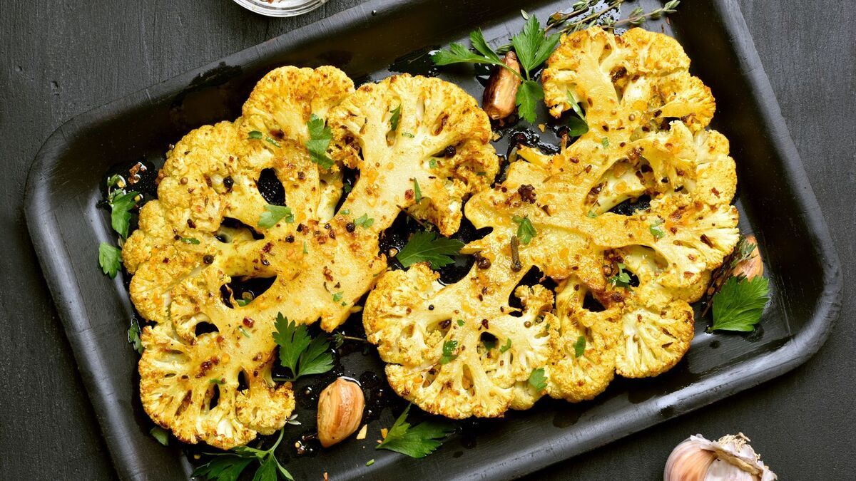 Считала цветную капусту издевательством, пока не попробовала приготовить так: дети облизали тарелки, а муж побежал за цветами 