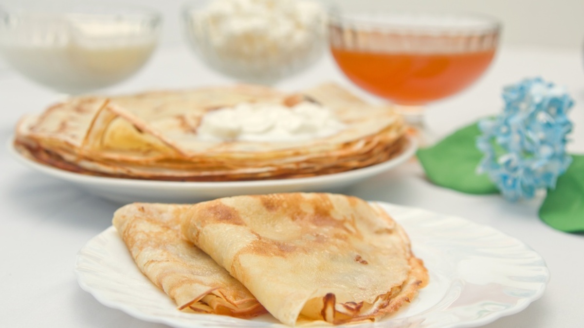 Как пережить Масленицу без тяжести и изжоги: жарить блины не на подсолнечном масле — и даже не на сливочном 