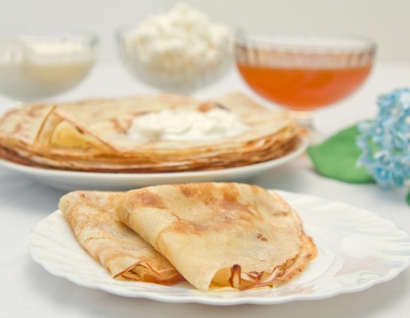 Как пережить Масленицу без тяжести и изжоги: жарить блины не на подсолнечном масле — и даже не на сливочном 