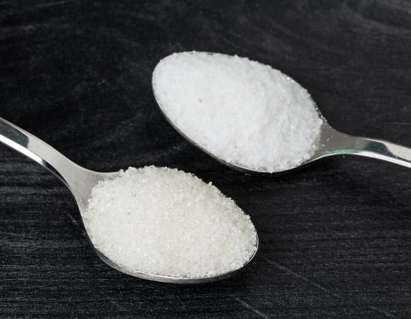 "Это белая смерть": доктор Мясников ответил, что опаснее для россиян — соль или сахар