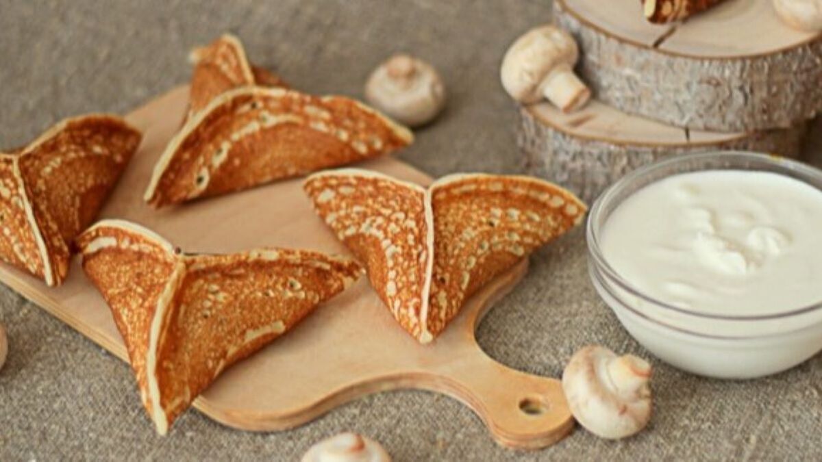 Пеку блины-треугольники с грибами и сыром и не могу остановиться: вкуснее обычных в разы, а выглядят как из ресторана