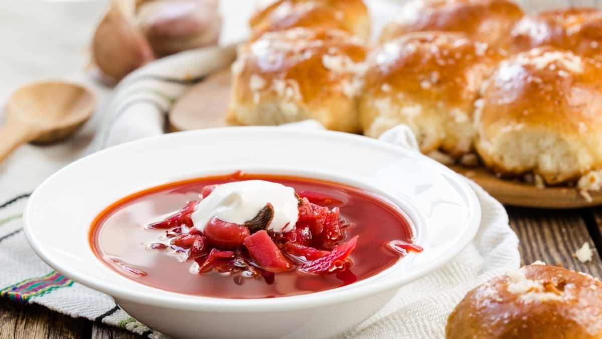 К борщу не притрагиваются, пока не подам мягкие чесночные булочки — пеку минимум по 2 раза в неделю