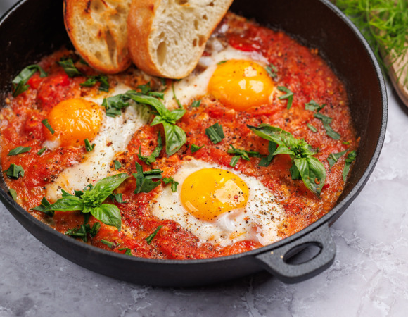 Отправилась в гастротур не выходя из кухни: готовлю самые необычные яичницы мира