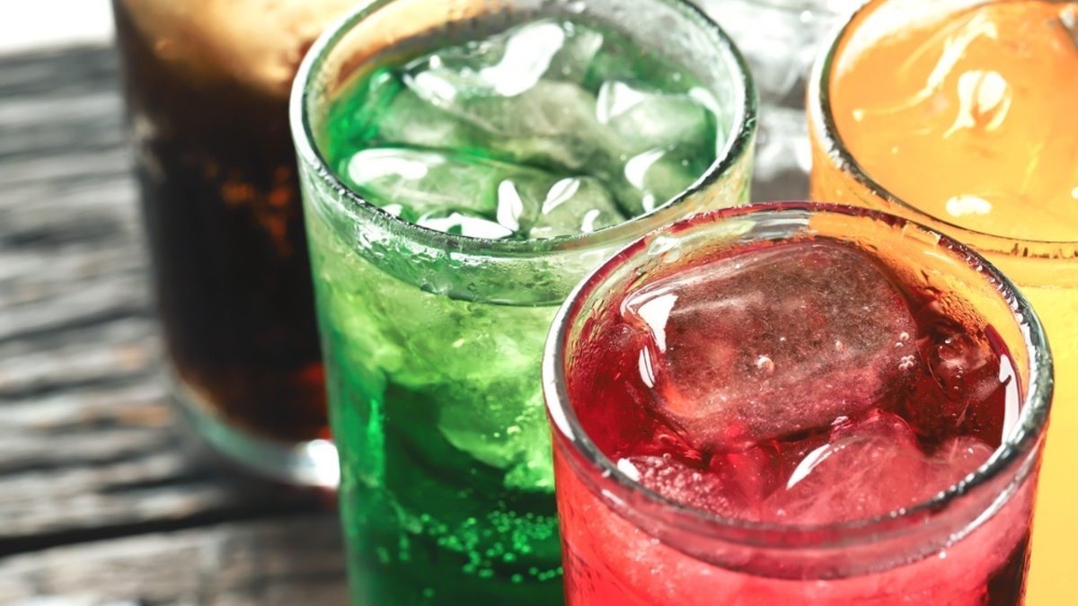 Доктор Мясников назвал напиток, который исключил бы из рациона россиян: "Это хуже, чем алкоголь"