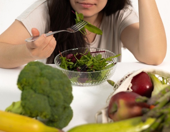 Не с диеты: врач объяснил, с чего нужно начинать похудение к лету