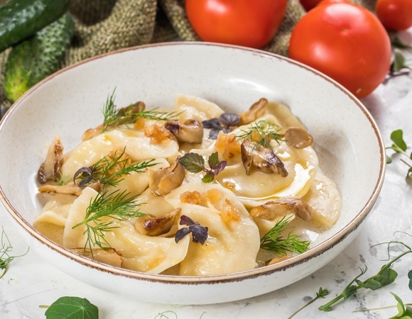 Грибной суп соединила с домашними варениками: за столом только и делали, что просили добавку   