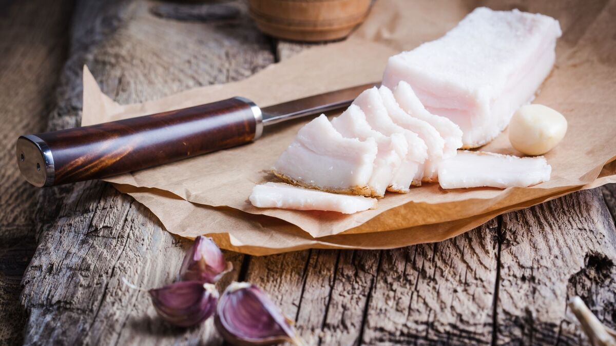 Диетолог раскрыла, есть ли разница в пользе и вкусе у разных видов сала