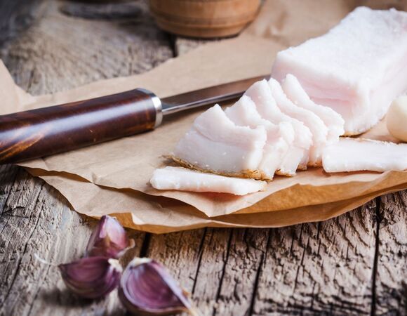 Диетолог раскрыла, есть ли разница в пользе и вкусе у разных видов сала