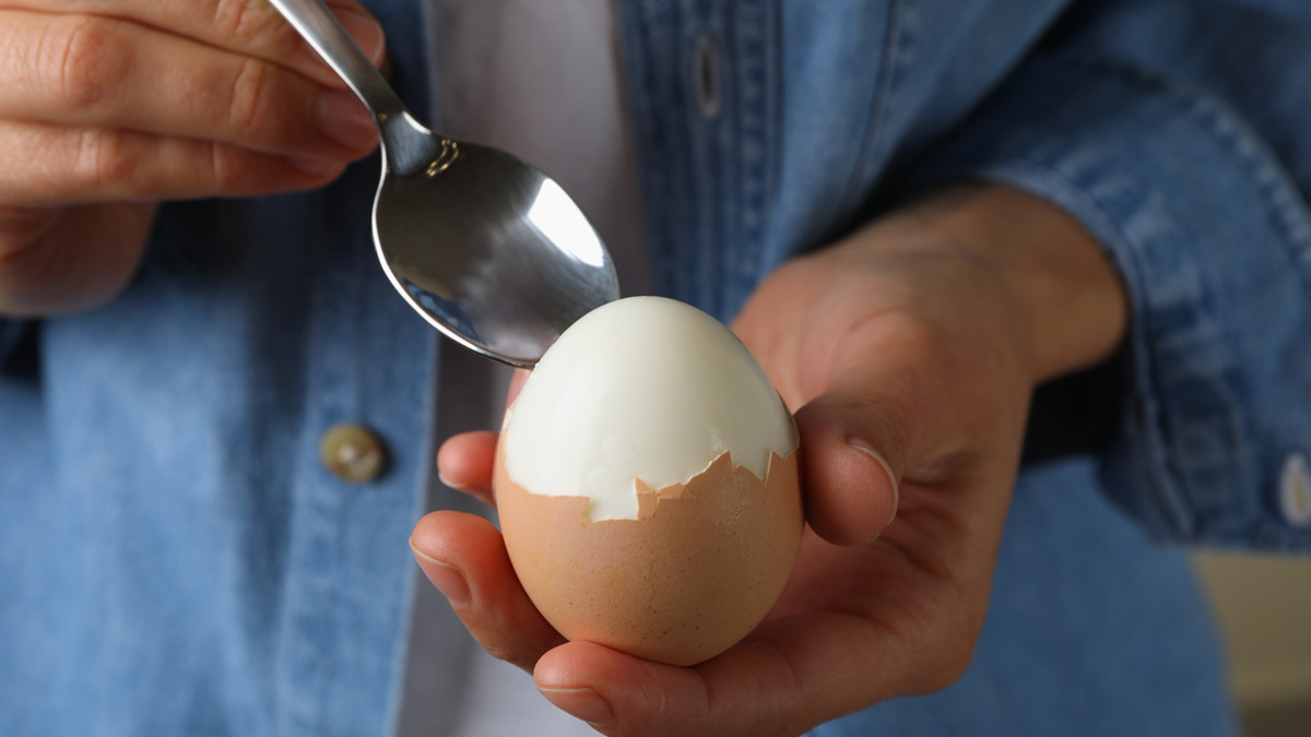 Почему я больше никогда не варю только что купленные яйца: мой провал и удачный эксперимент