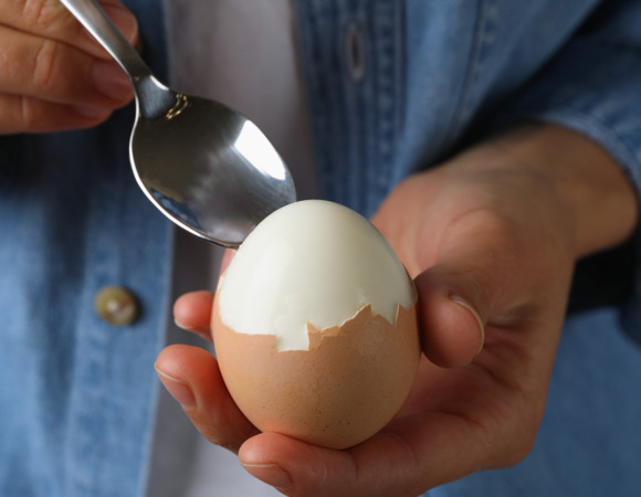 Почему я больше никогда не варю только что купленные яйца: мой провал и удачный эксперимент