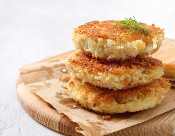 Захотела пирожков с капустой, но было неохота возиться — смешала тесто с начинкой и сделала вкуснятину за полчаса