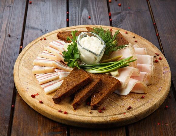 Сколько сала в день можно съесть: диетолог посоветовала не объедаться продуктом даже в морозы