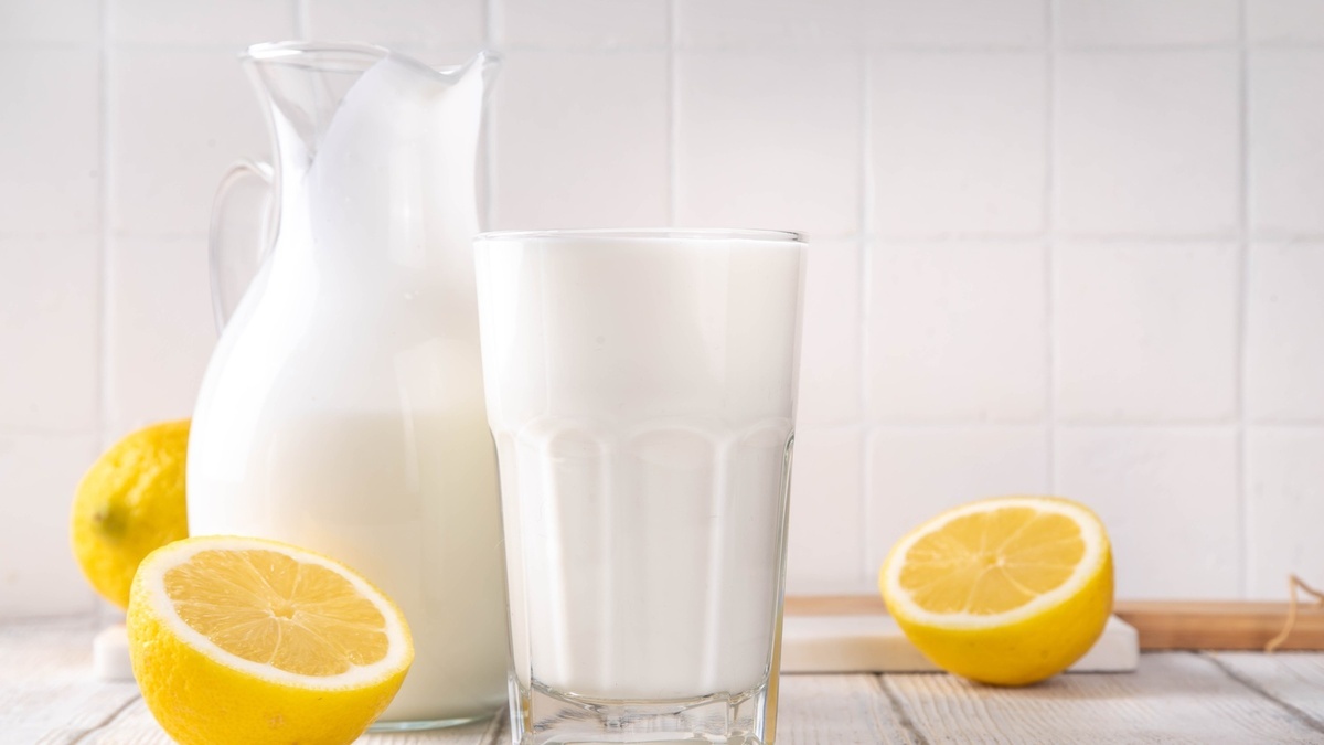 Сколько кефира можно выпить без вреда для кишечника: врачи огласили норму 