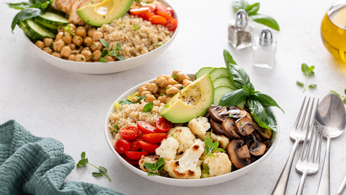 Все говорят, что на правильном питании меньше ешь. А у меня наоборот и вот почему