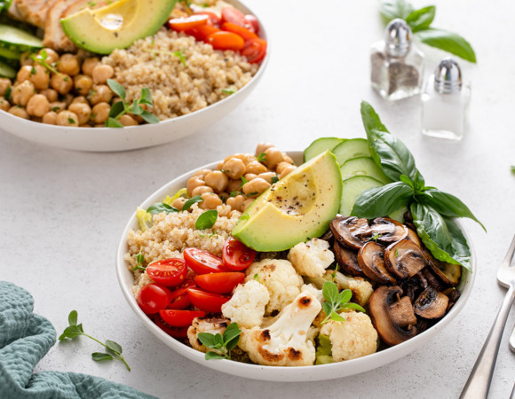 Все говорят, что на правильном питании меньше ешь. А у меня наоборот и вот почему