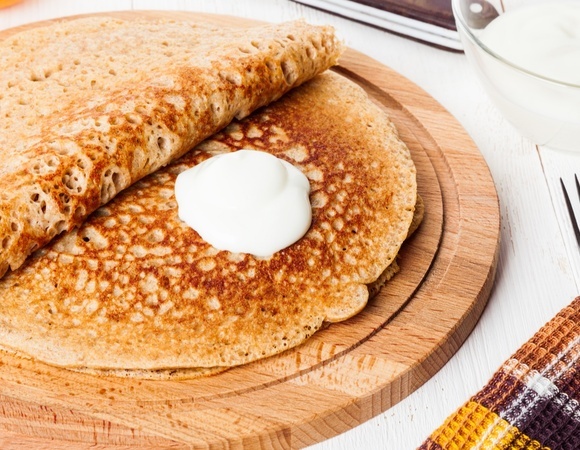 Как сделать пористые блины: шеф-повар подсказал 3 рабочих приема