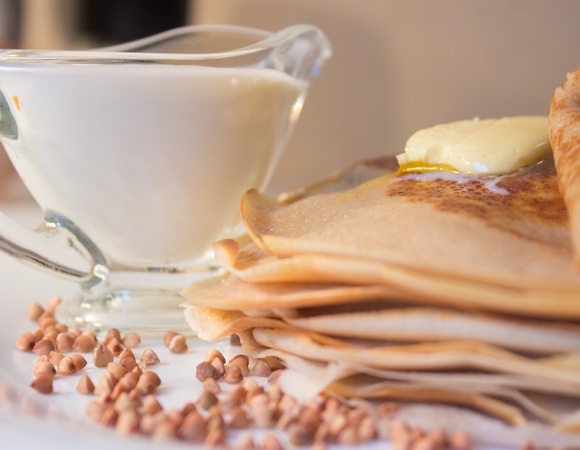 Врач объяснила, почему блины из гречневой или овсяной муки — не самые полезные: "Это все-таки праздник"