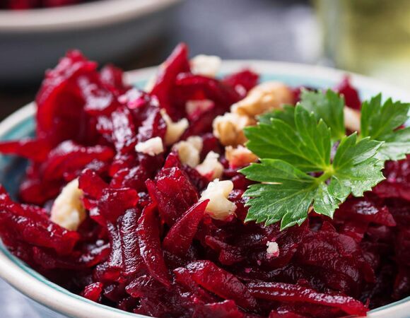 Положила это в салат со свеклой и обалдела: в голову бы не пришло, что такое сочетание может быть вкусным