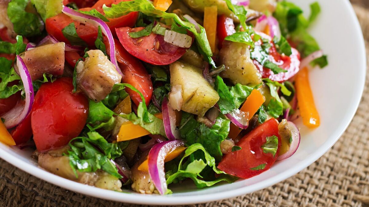 Чтобы овощной салат не стал "супом": 4 способа сделать так, чтобы не вытекал лишний сок Чтобы овощной салат не стал "супом": 4 способа сделать так, чтобы не вытекал лишний сок