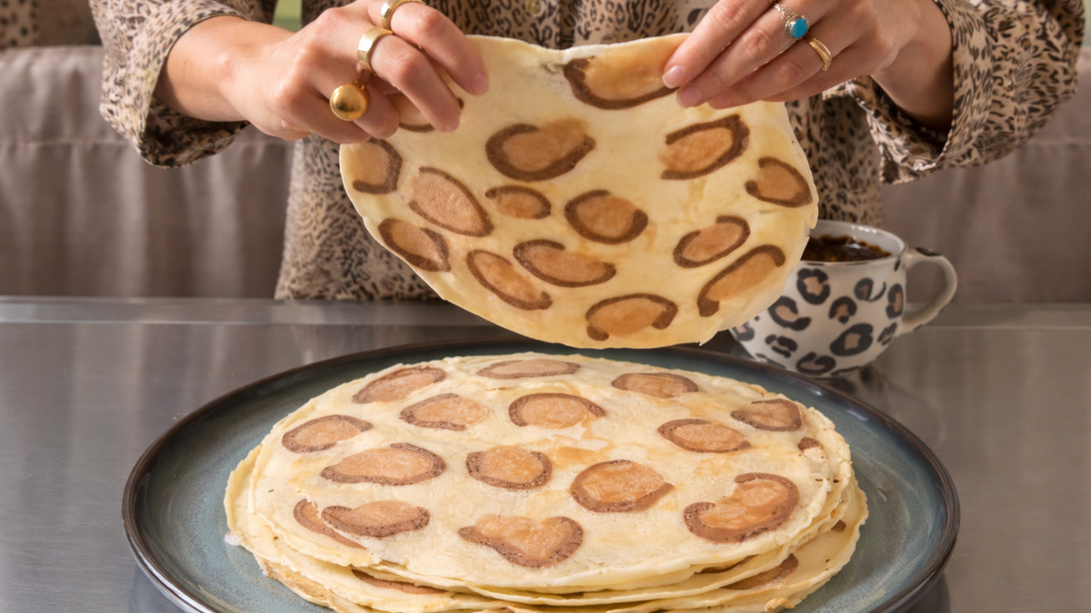 Шеф-повар научила делать леопардовые блины — повторяем новый тренд из соцсетей