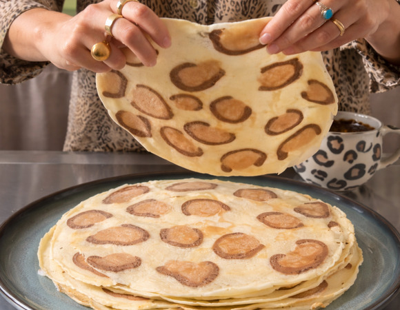 Шеф-повар научила делать леопардовые блины — повторяем новый тренд из соцсетей