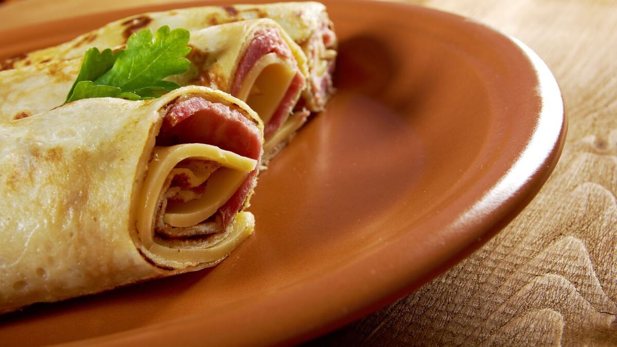 Взяла остатки сыра, яйца и сделала невероятный завтрак: нужно всего 3 ингредиента, а справится даже ребенок