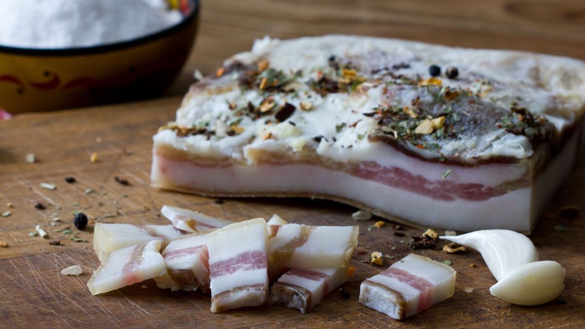 Как правильно есть сало, чтобы не растолстеть: гастроэнтеролог предложила универсальную формулу