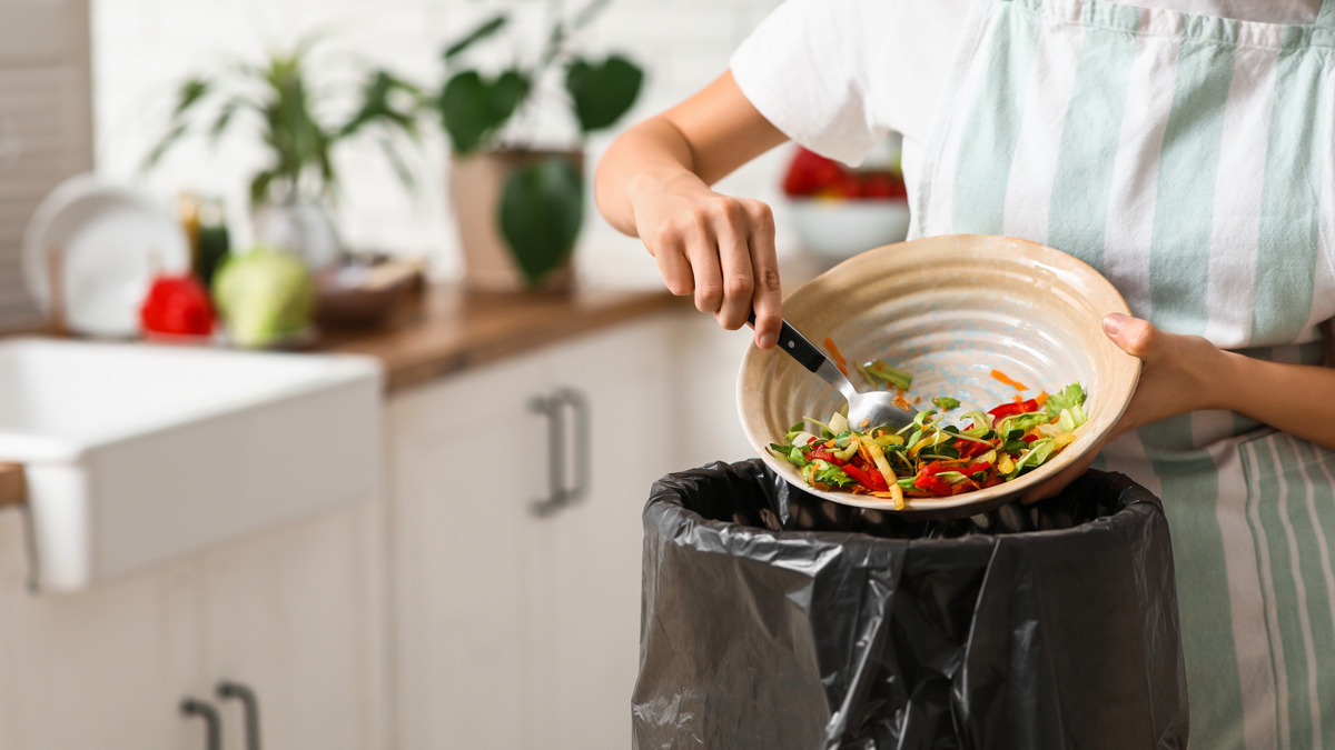 Перестала выбрасывать еду: 7 простых способов спасти продукты и свой бюджет
