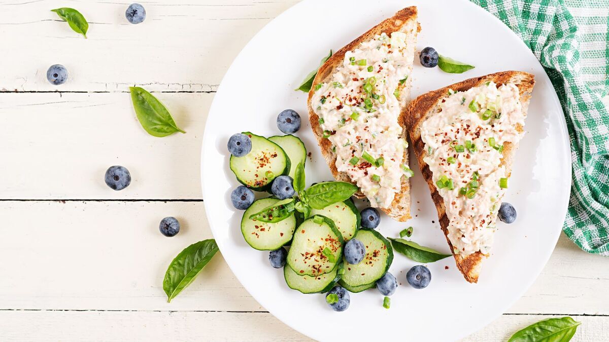 Сварила яйца, взяла батон и через 5 минут у меня готовы ароматные бутерброды: когда от голода сводит живот, а в холодильнике пусто