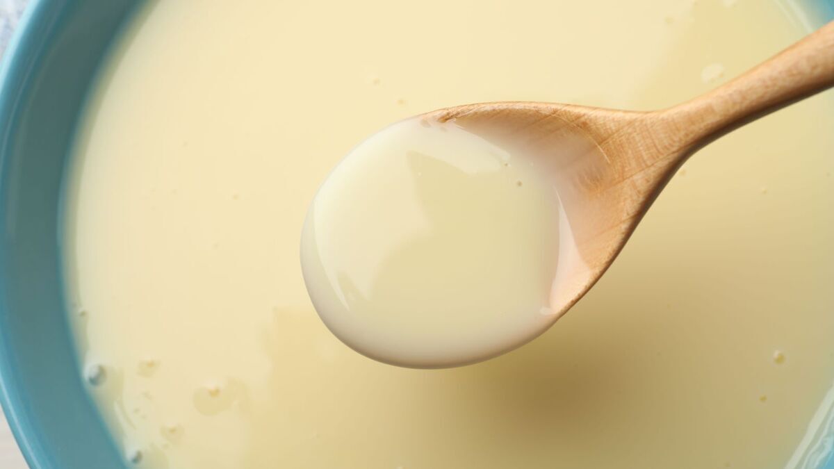 Положила сахар и довела до кипения: делаю сгущенку со вкусом детства и угощаю всех знакомых —  в разы лучше покупной!