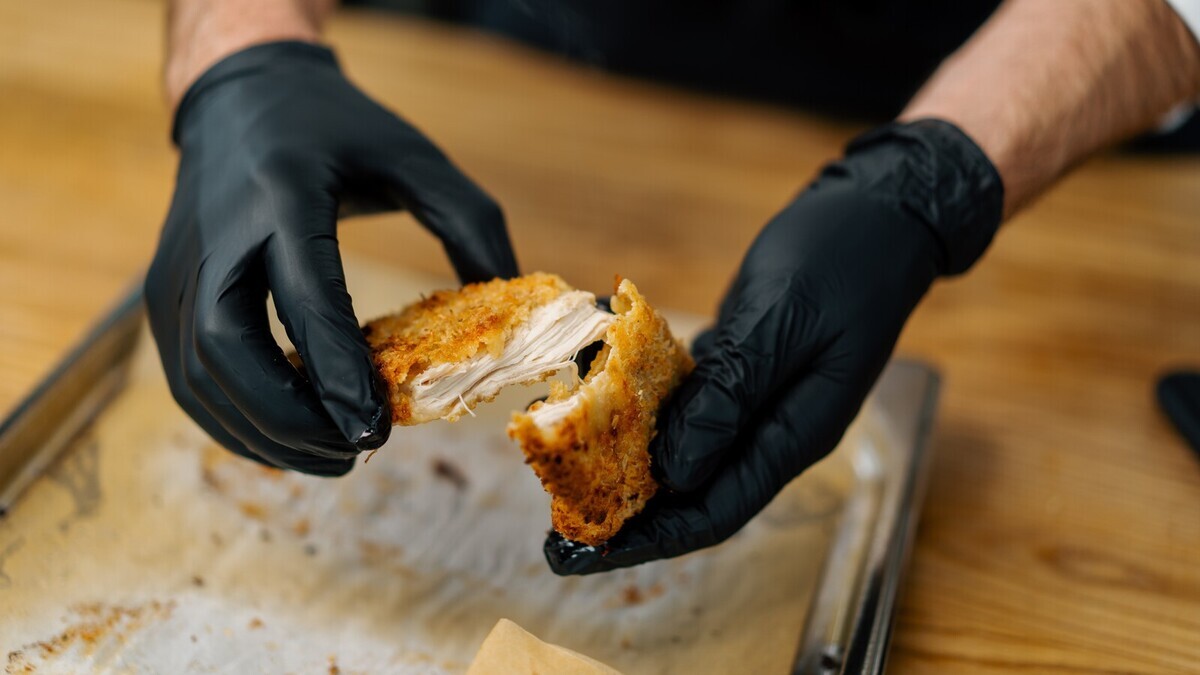 Как понять, что курица готова — шеф научил ориентироваться по цвету и плотности мяса Как понять, что курица готова — шеф научил ориентироваться по цвету и плотности мяса