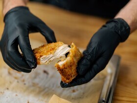 Как понять, что курица готова — шеф научил ориентироваться по цвету и плотности мяса