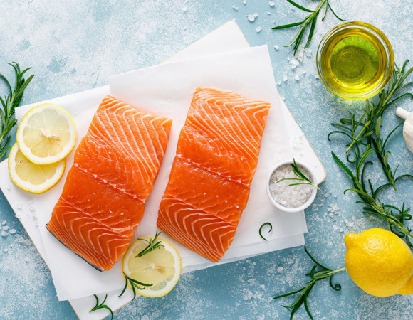 Пробую секрет долголетия: почему употребление лосося стало моей полезной привычкой 