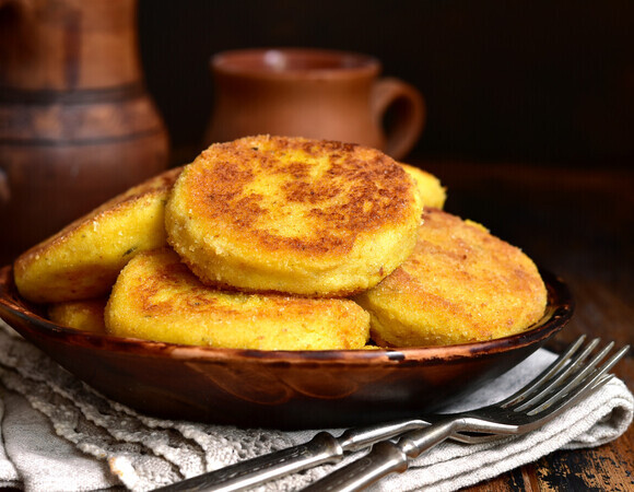 Осталось картофельное пюре — превращаю его в румяные драники с грибной начинкой 