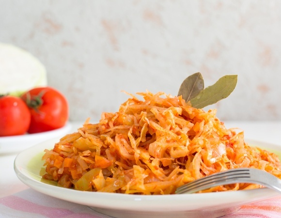 Тушу капусту по-итальянски: невозможно оторваться, особенно в пост